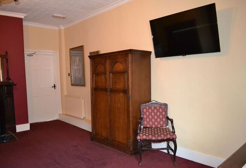 חדר דלוקס, The Red Lion