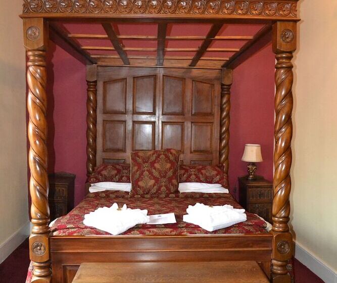 חדר דלוקס, The Red Lion