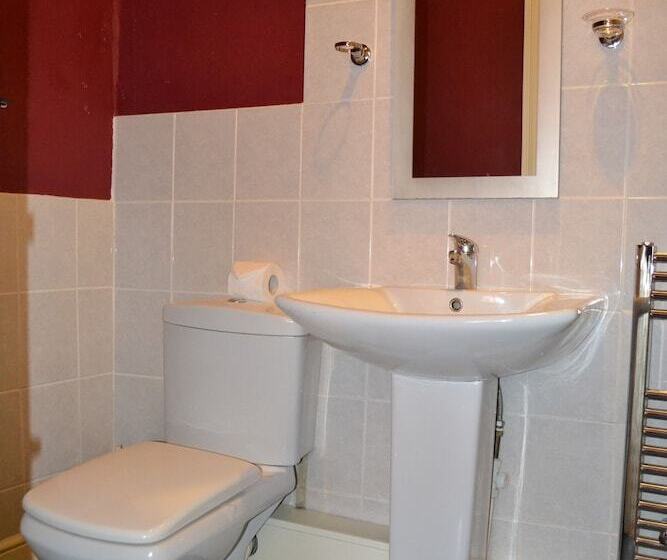 חדר דלוקס, The Red Lion