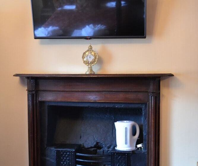 חדר דלוקס, The Red Lion