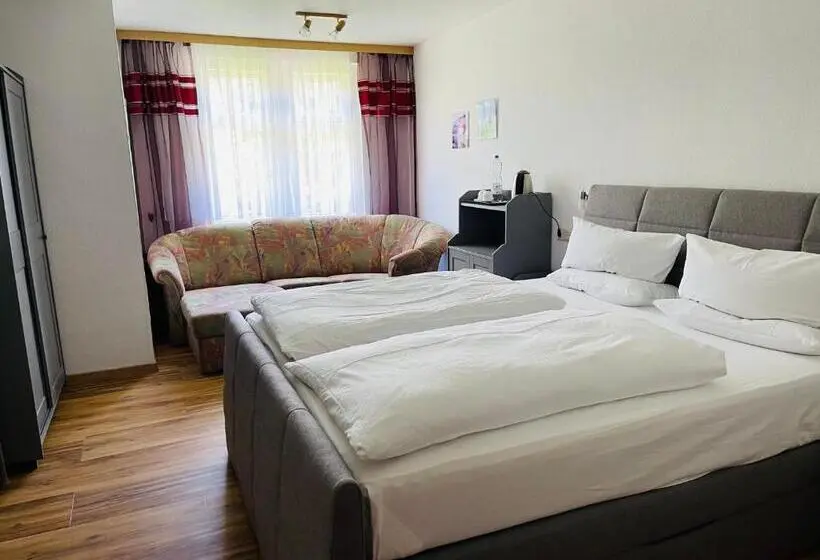 Economy Triple Room, Landhotel Wettin