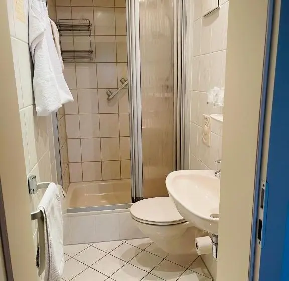 Classic Neljän Hengen Huone, Landhotel Wettin