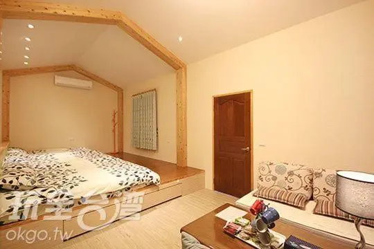 اتاق خانوادگی, Sweet Suger B&b