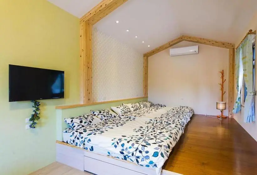 اتاق خانوادگی, Sweet Suger B&b