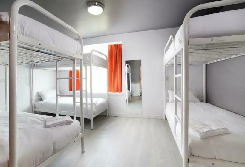 Vuode Makuusalissa, Sleeperdorm   Hostel