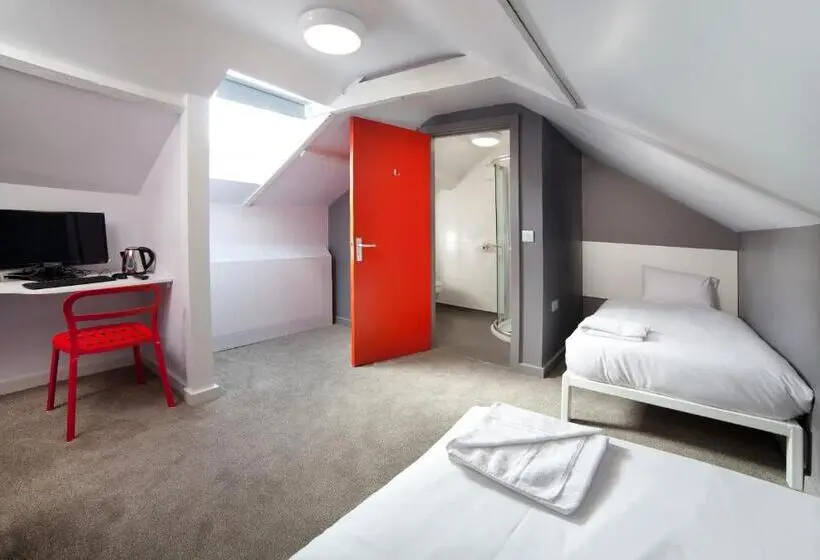 Standard Kolmen Hengen Huone, Sleeperdorm   Hostel