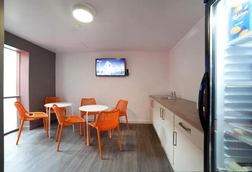 Standard Kolmen Hengen Huone, Sleeperdorm   Hostel