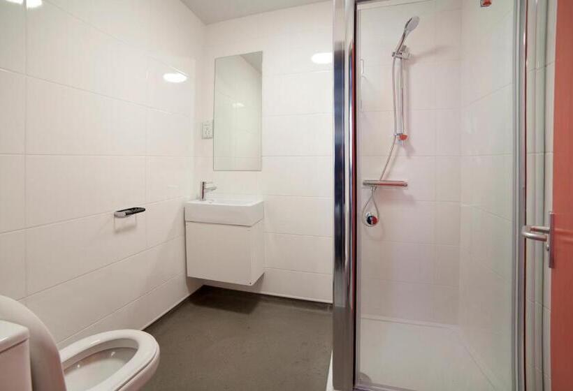 חדר משפחתי, Sleeperdorm   Hostel