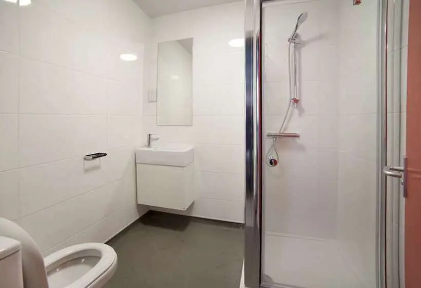 Vuode Makuusalissa, Sleeperdorm   Hostel