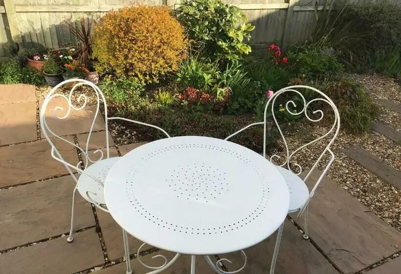 Standard-huone Puutarhanäkymä, Garden Studio