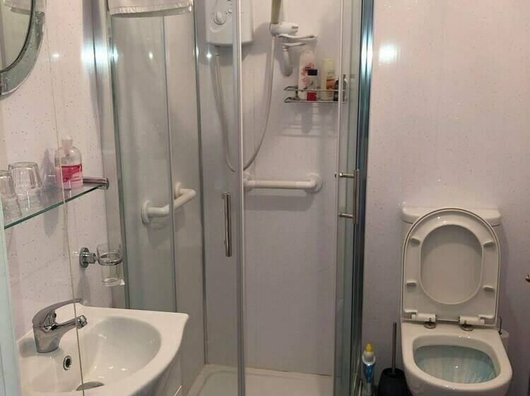 اتاق خانوادگی, Lisnagalt Lodge