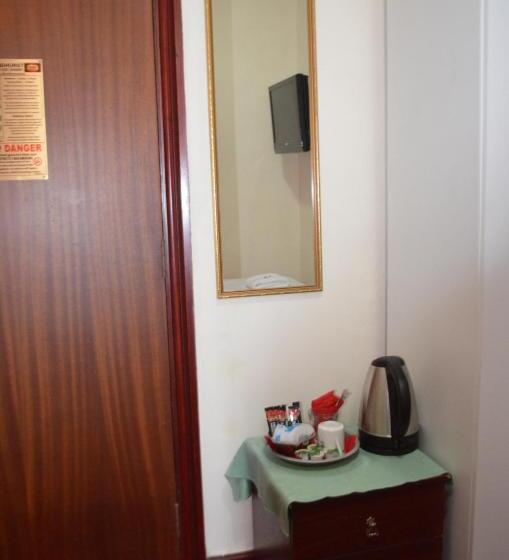 패밀리 룸, Lyndhurst