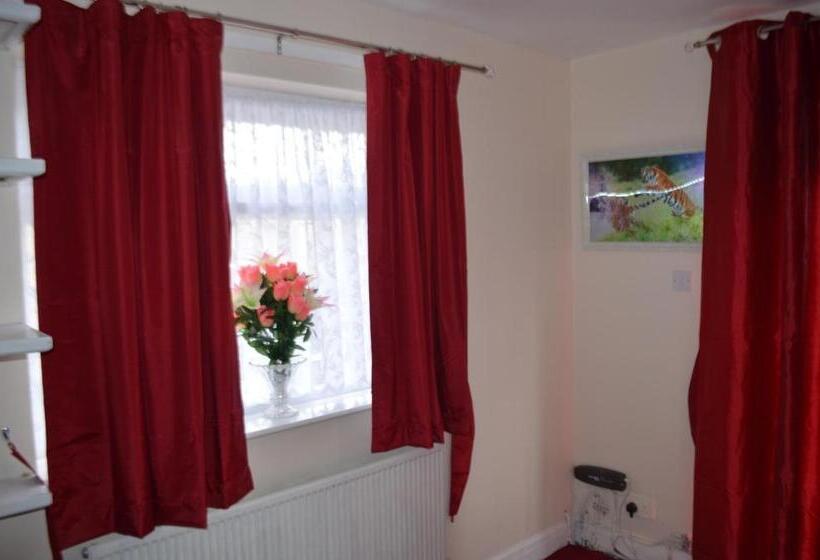 패밀리 룸, Lyndhurst