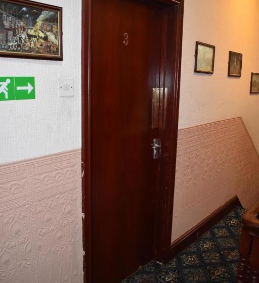 패밀리 룸, Lyndhurst