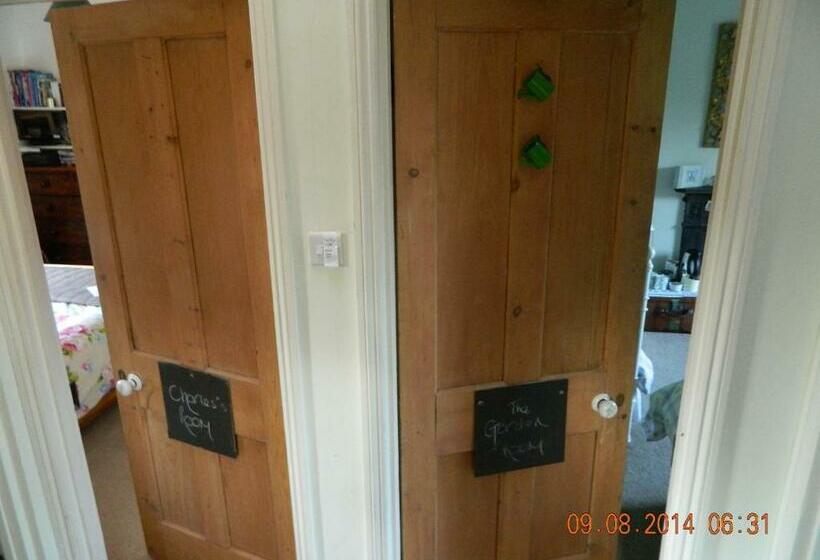 Номер Стандарт Вид на Сад, The Light House