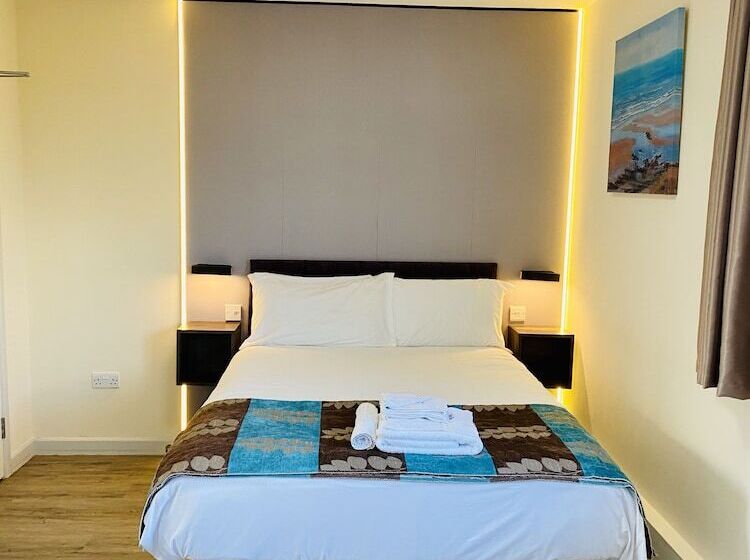 غرفة قياسية, Almond Tree