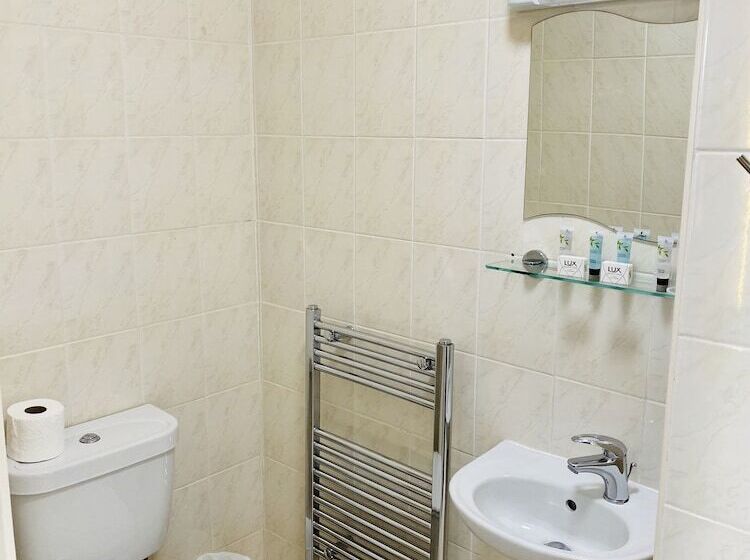 标准单人间, Almond Tree