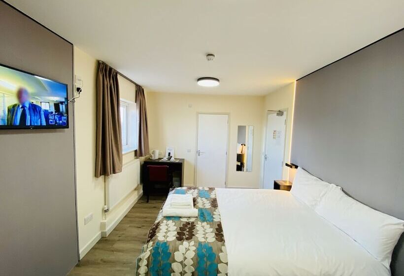 غرفة عائلية, Almond Tree