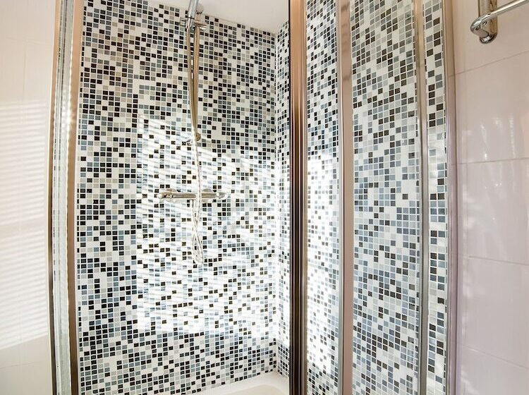 Camera Standard, Chandlers