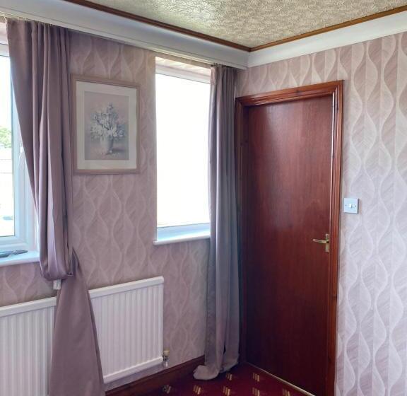 エコノミーシングルルーム, Lane Head