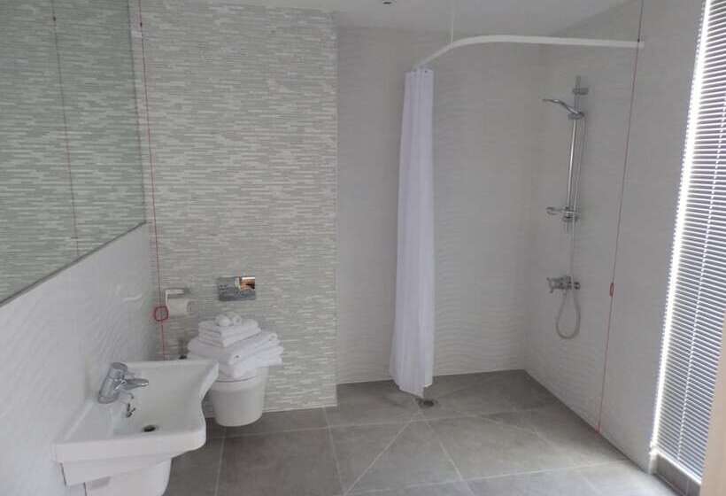 장애인용 디럭스룸, Restaurant James Sommerin