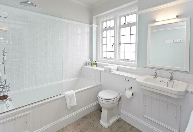 غرفة قياسية, The Bath Arms