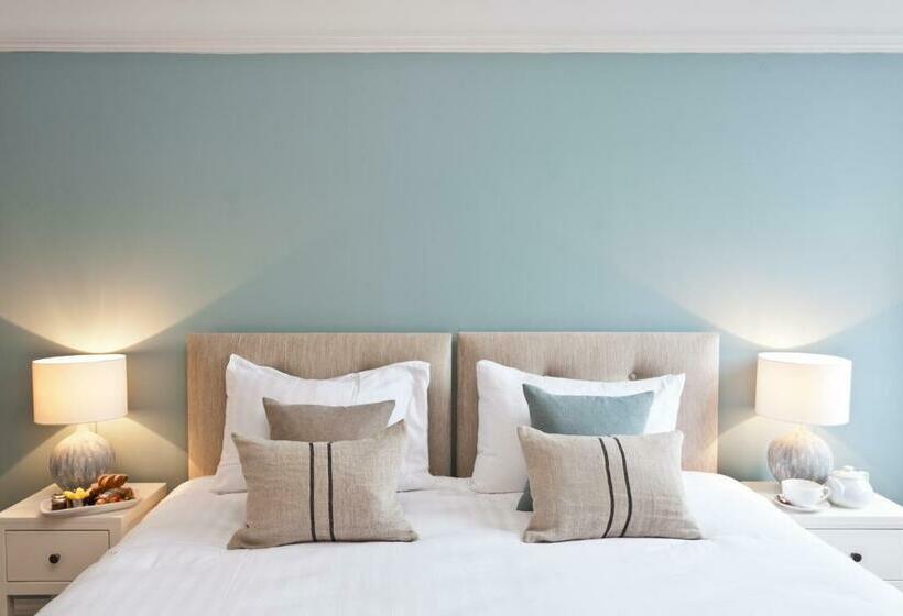 غرفة سوبيريور, The Bath Arms