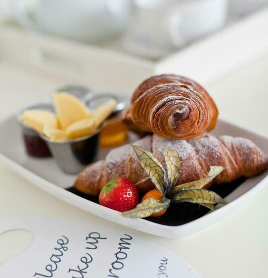 高级大房间, The Bath Arms