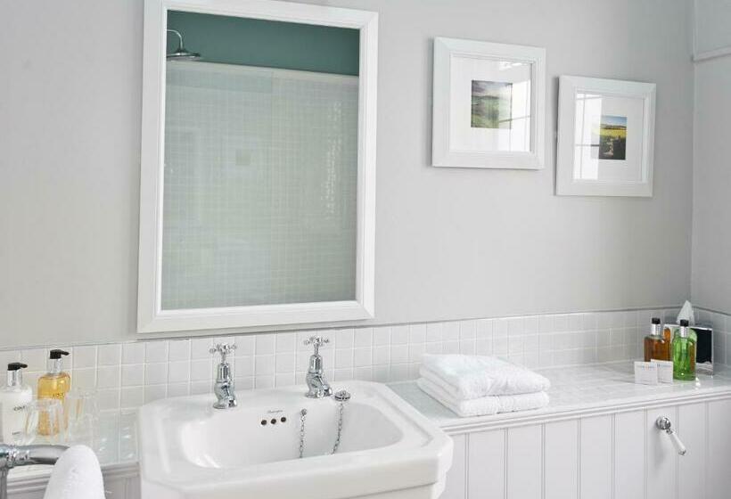 غرفة سوبيريور, The Bath Arms