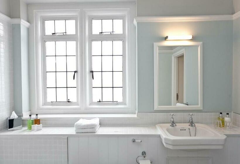 高级大房间, The Bath Arms