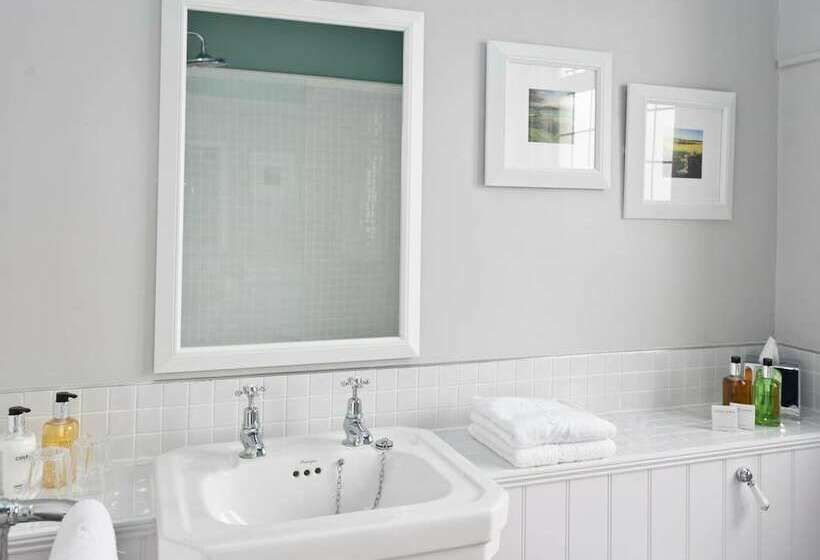 高级大房间, The Bath Arms