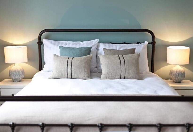 غرفة قياسية, The Bath Arms