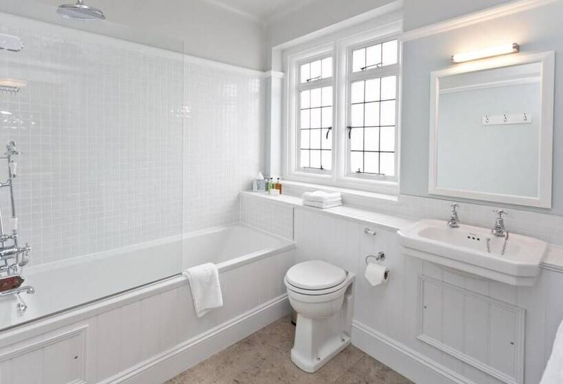 غرفة قياسية, The Bath Arms