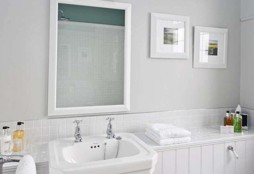 غرفة قياسية, The Bath Arms