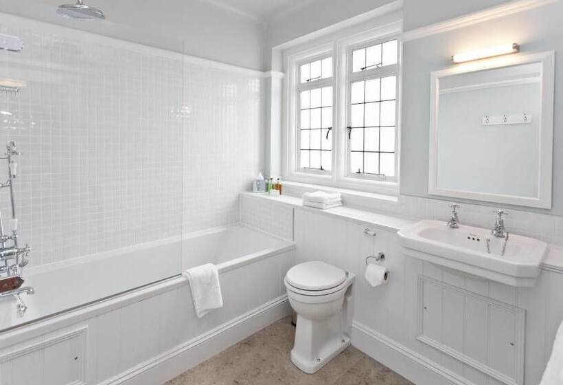 غرفة سوبيريور, The Bath Arms