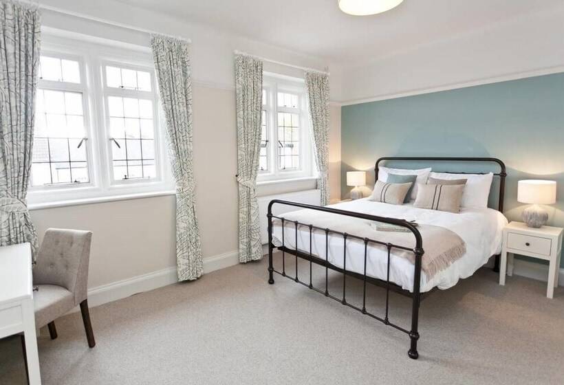 غرفة قياسية, The Bath Arms