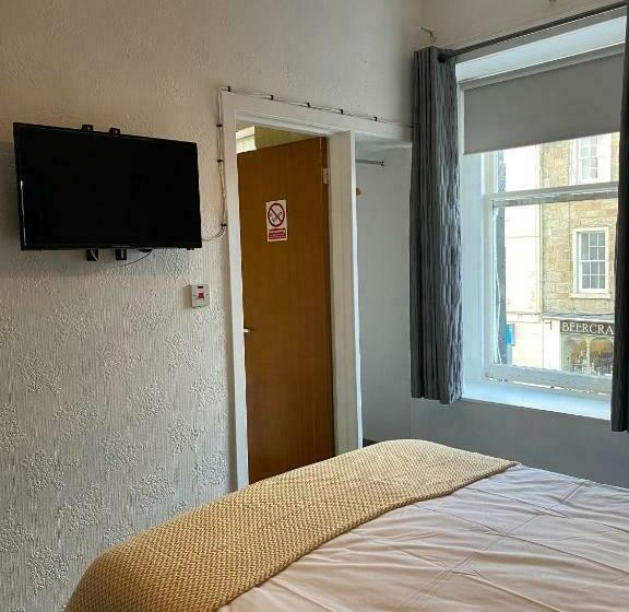 חדר סטנדרט, The Black Swan