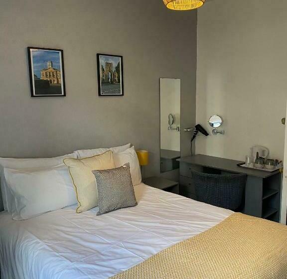 חדר סטנדרט, The Black Swan