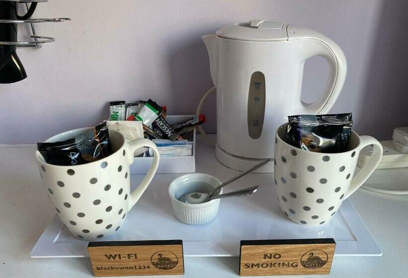 חדר סטנדרט, The Black Swan