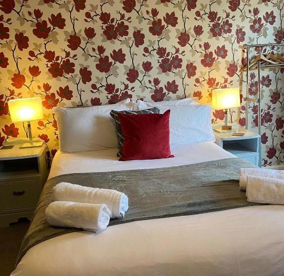 חדר משפחתי, The Black Swan