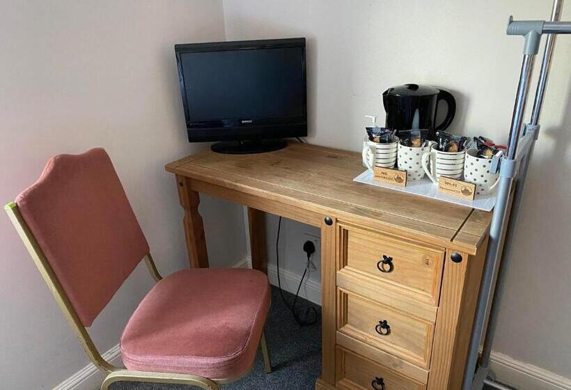 חדר משפחתי, The Black Swan