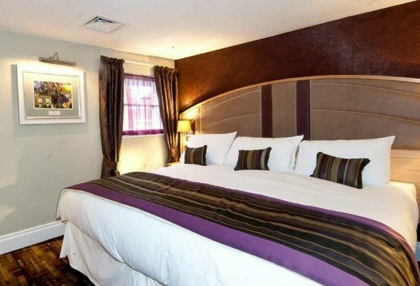 ファミリールーム, The Golden Lion Wetherspoon