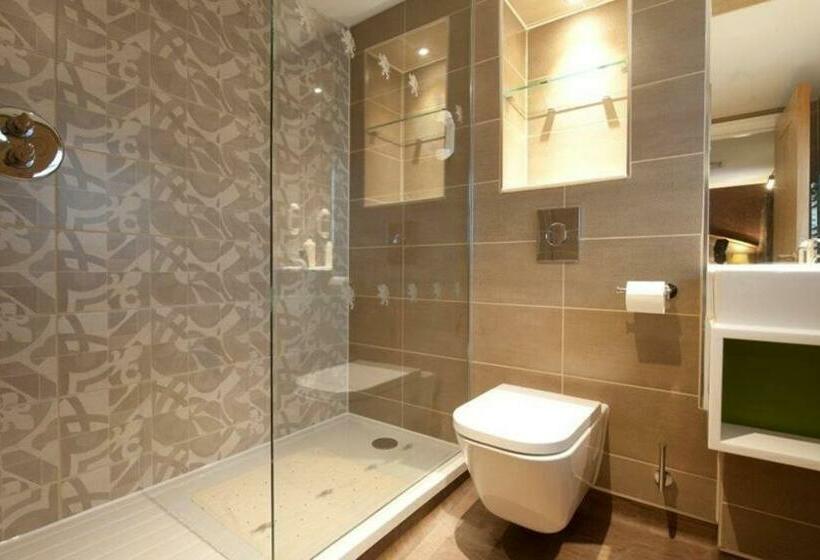 ファミリールーム, The Golden Lion Wetherspoon