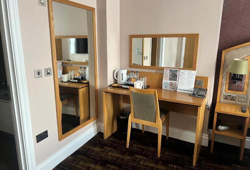 חדר דלוקס, The Golden Lion Wetherspoon