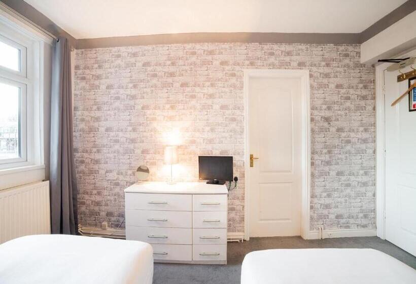 Номер Стандарт, The Traxx