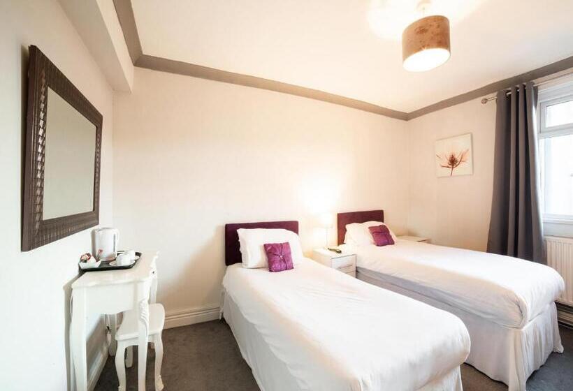 Номер Стандарт, The Traxx