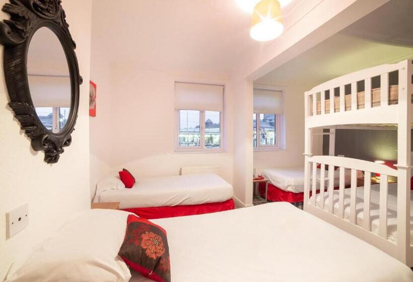 Семейный Номер, The Traxx