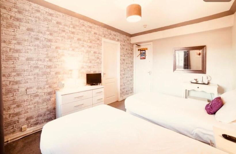 Номер Стандарт, The Traxx