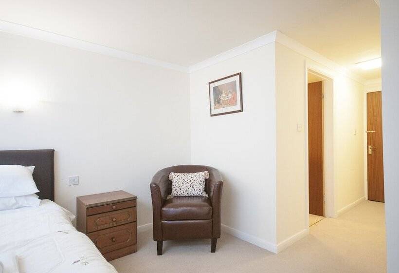 标准间, Trewern Arms