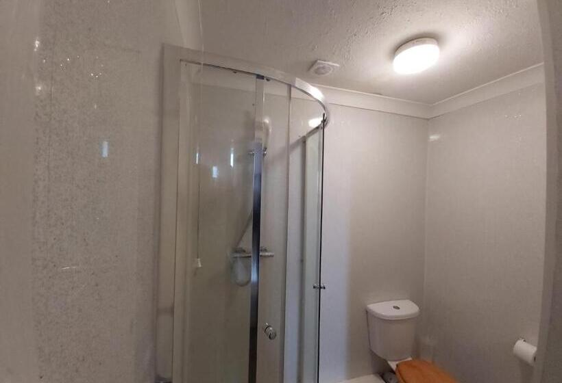 חדר סטנדרט לשלושה, Channel View